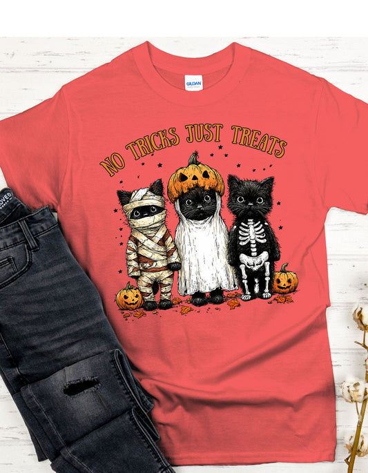 No Tricks Just Treats Cute Cats Halloween T-Shirt.