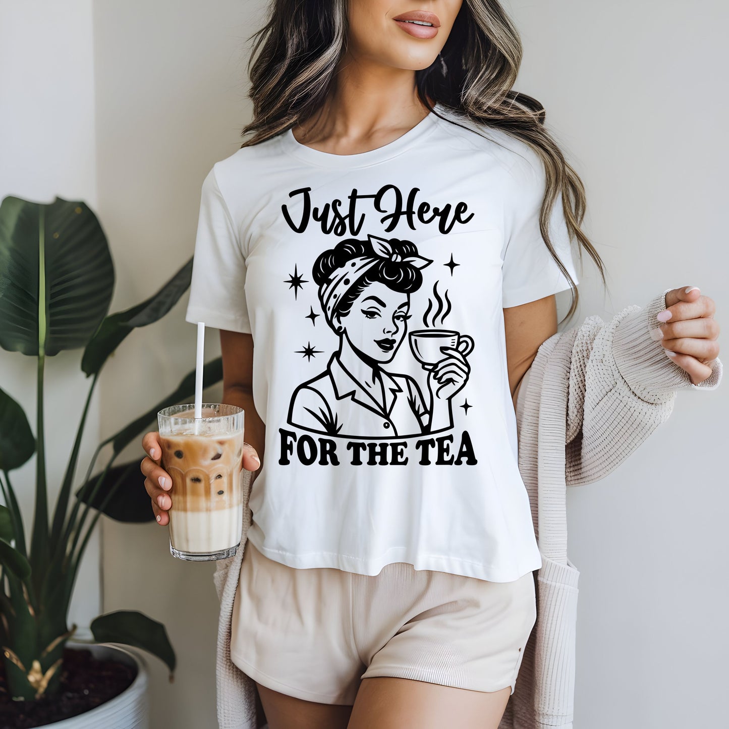 Retro Vintage Girl, Here For The Tea Unisex T-Shirt
