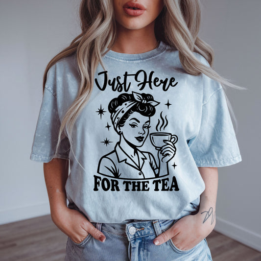 Retro Vintage Girl, Here For The Tea Unisex T-Shirt