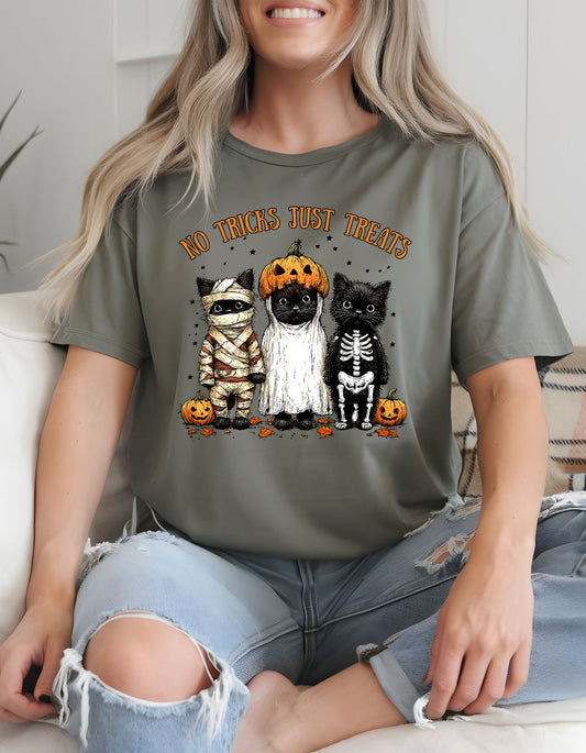 No Tricks Just Treats Cute Cats Halloween T-Shirt.