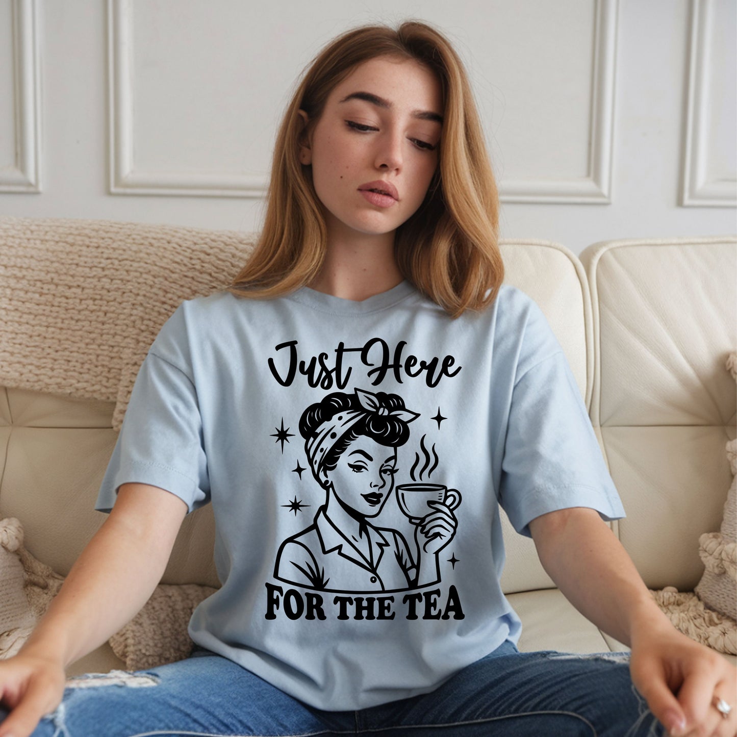 Retro Vintage Girl, Here For The Tea Unisex T-Shirt