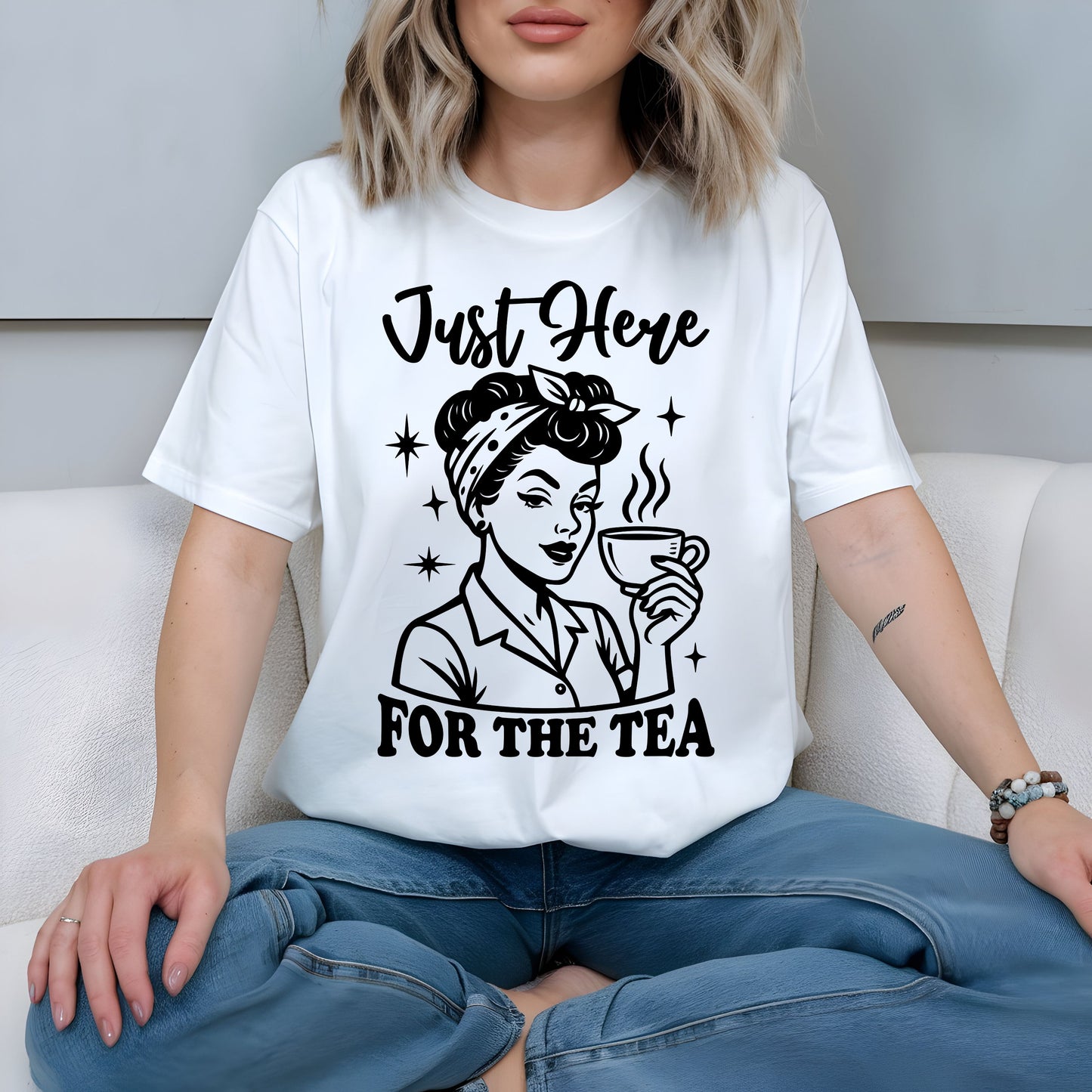 Retro Vintage Girl, Here For The Tea Unisex T-Shirt