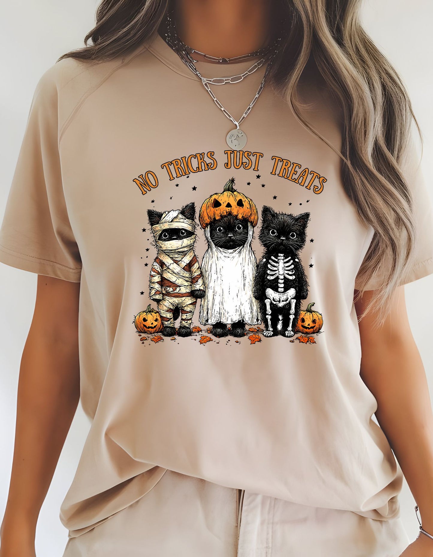 No Tricks Just Treats Cute Cats Halloween T-Shirt.